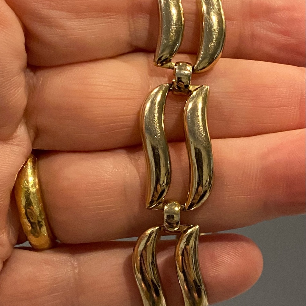 Monet Gold Chain-Link Bracelet - Picture 4 of 6